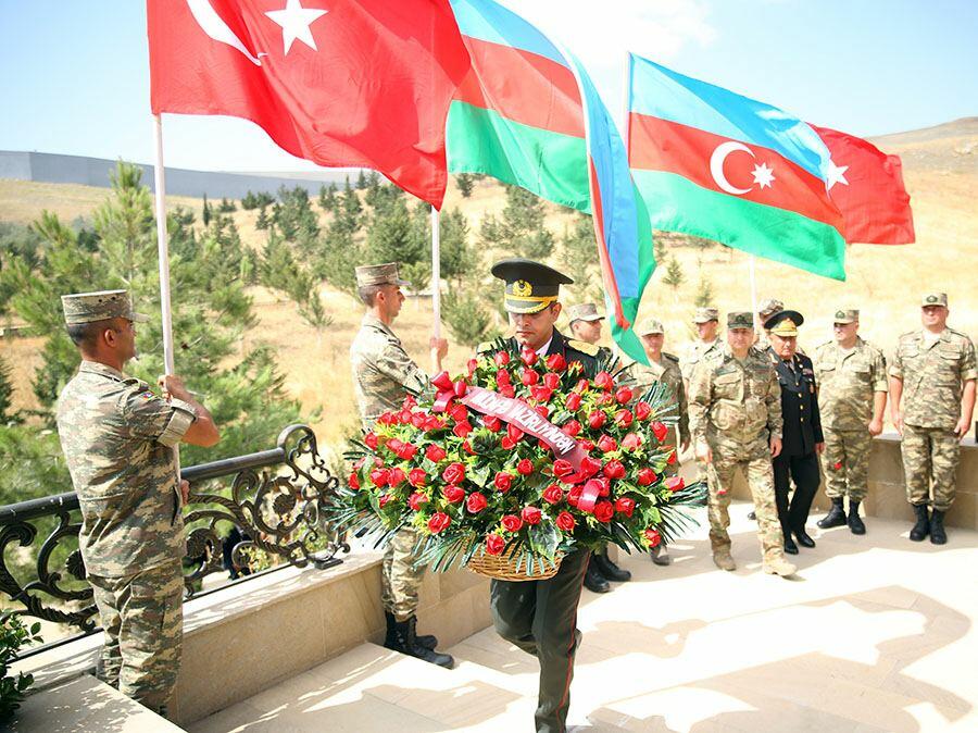 Acıdərə Türk şəhidliyinə yürüş keçirilib