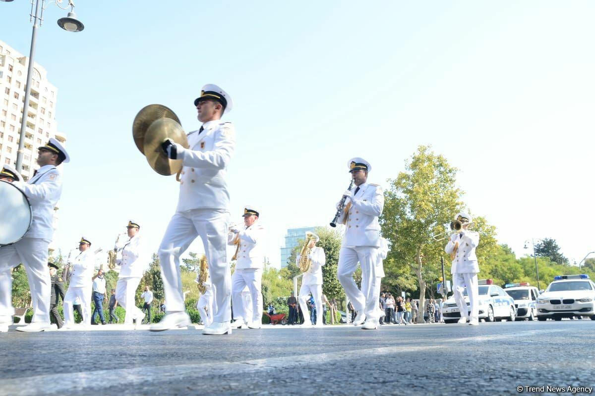 В Баку проходят шествия в связи со 103-й годовщиной освобождения города Кавказской исламской армией