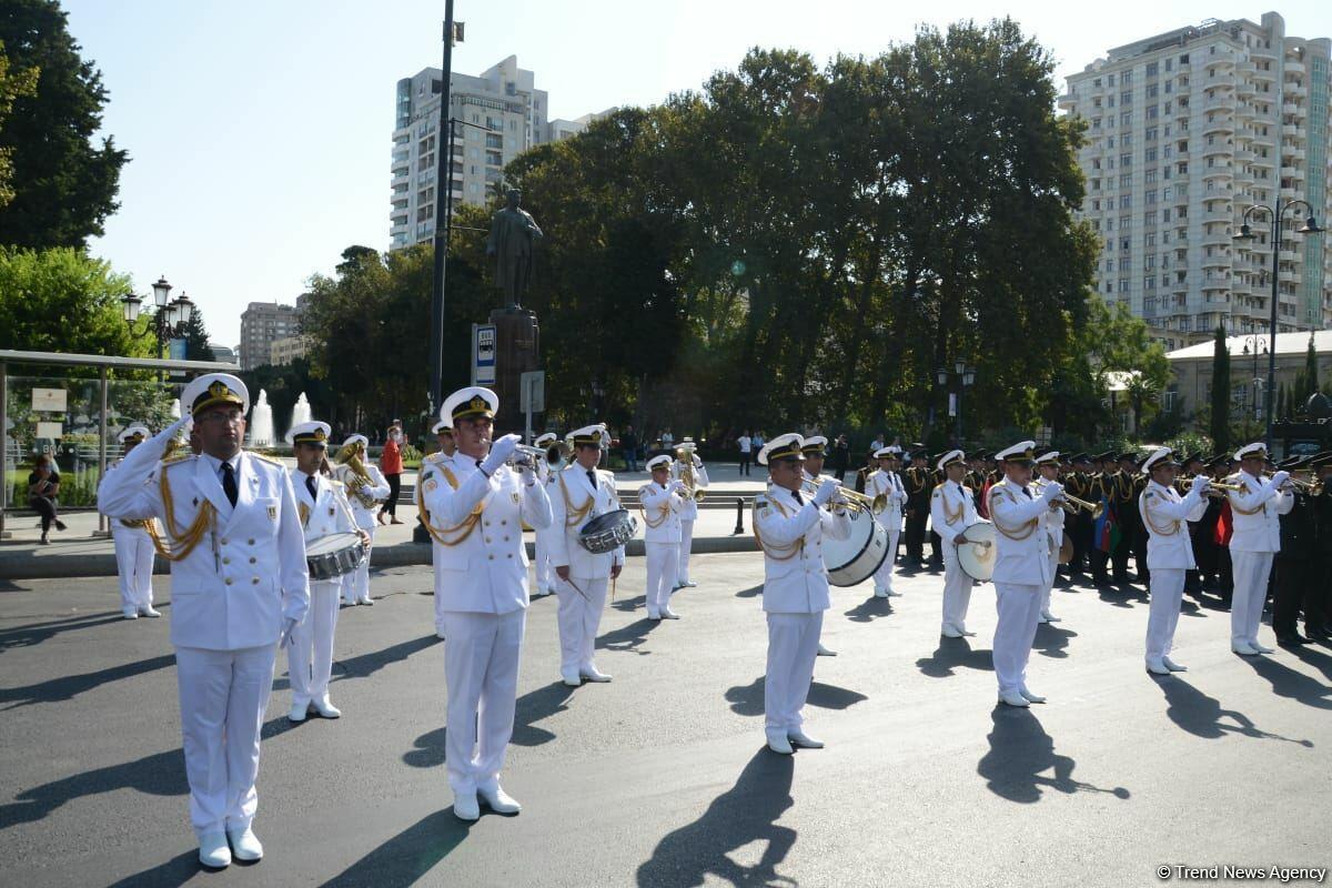 В Баку проходят шествия в связи со 103-й годовщиной освобождения города Кавказской исламской армией