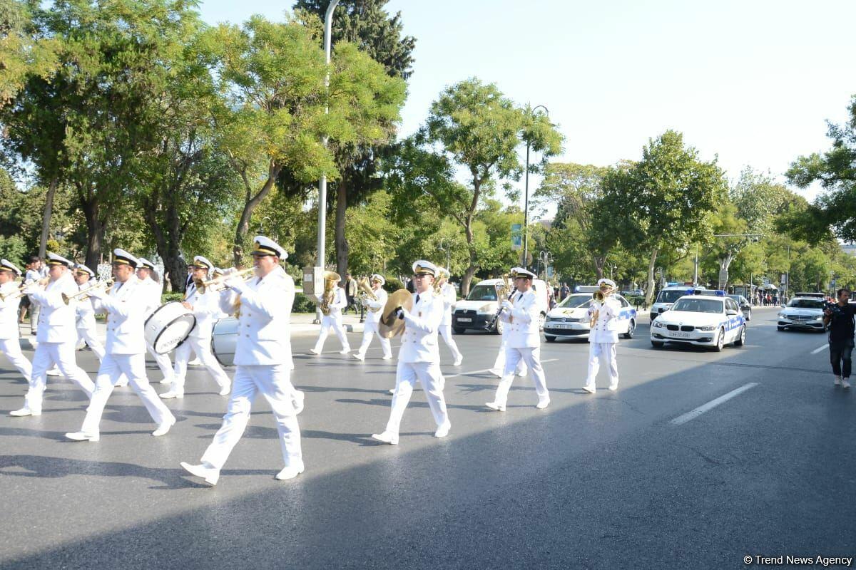 В Баку проходят шествия в связи со 103-й годовщиной освобождения города Кавказской исламской армией