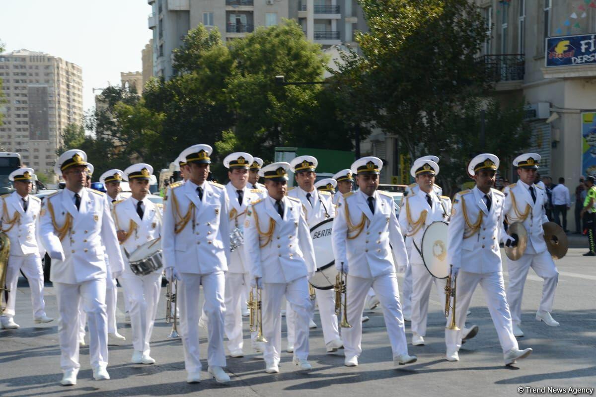 В Баку проходят шествия в связи со 103-й годовщиной освобождения города Кавказской исламской армией