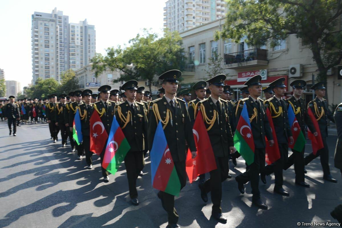 В Баку проходят шествия в связи со 103-й годовщиной освобождения города Кавказской исламской армией