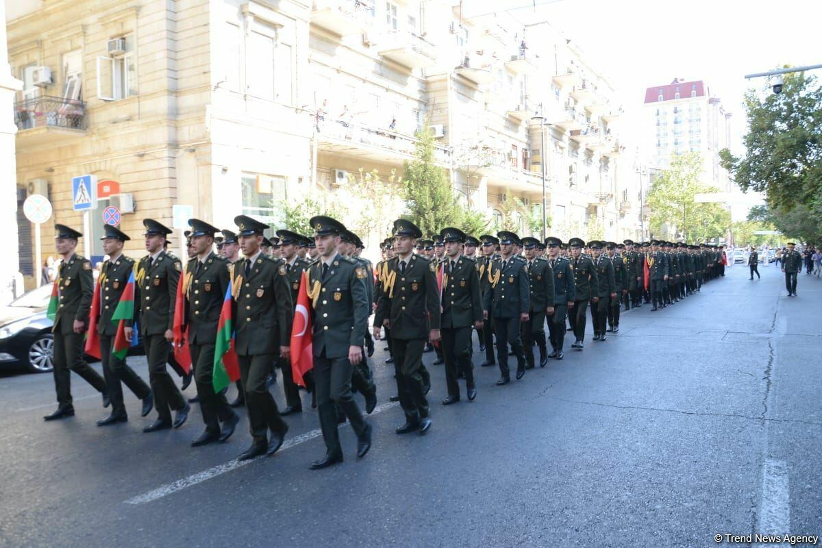 В Баку проходят шествия в связи со 103-й годовщиной освобождения города Кавказской исламской армией