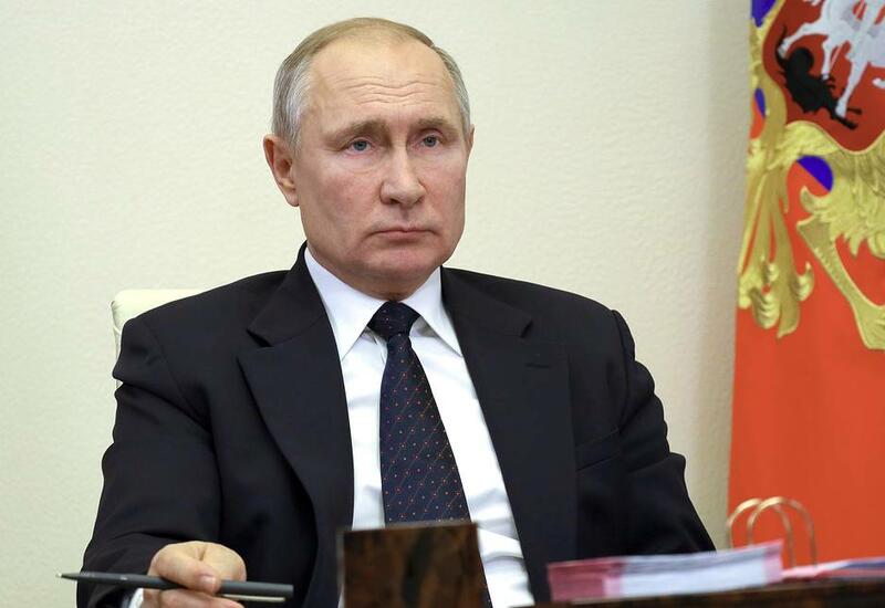 Владимир Путин сообщил о нескольких десятках заболевших COVID в его окружении