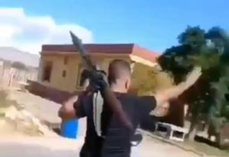 В Ливане арабы приветствуют иранские грузовики с топливом стрельбой из РПГ