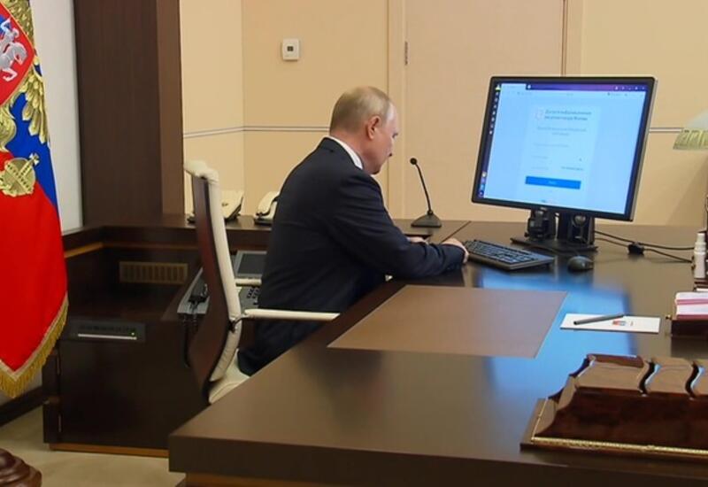 Владимир Путин проголосовал онлайн на выборах в Думу
