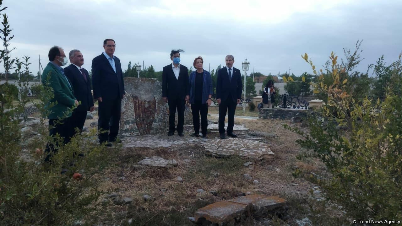 Делегация Ассоциации омбудсменов ОИС осмотрела памятник «Марага-150» в Тертере