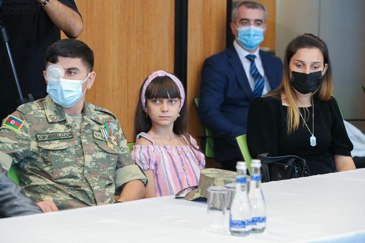 Группе Героев Отечественной войны Азербайджана вручены документы на квартиры
