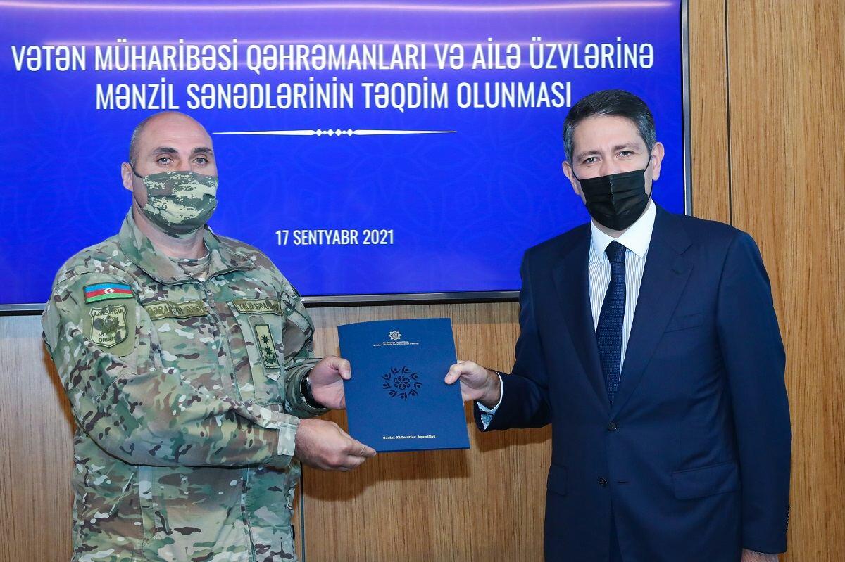 Группе Героев Отечественной войны Азербайджана вручены документы на квартиры