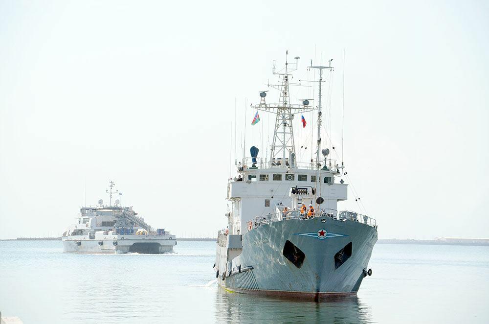 Корабли Каспийской флотилии ВМФ России вошли в порт Баку