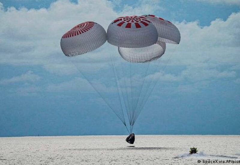 Корабль Crew Dragon приземлился в Атлантическом океане