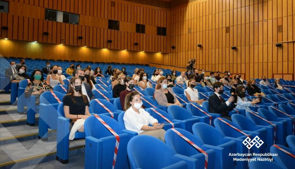 В Баку показали документальный фильм, посвященный Рафиге Ахундовой