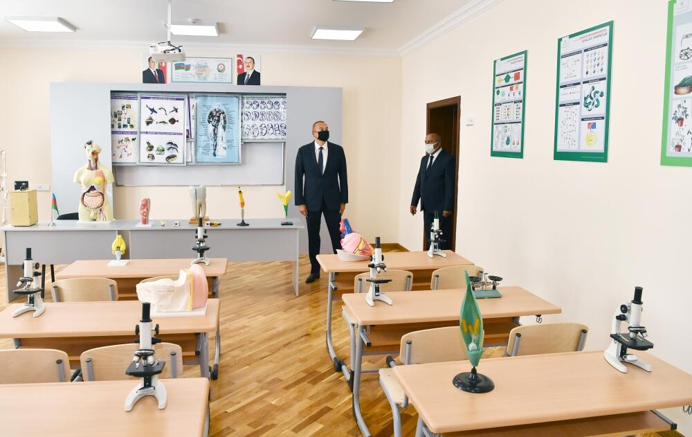 Президент Ильхам Алиев ознакомился с условиями, созданными в полной средней школе номер 71 Сабунчинского района Баку