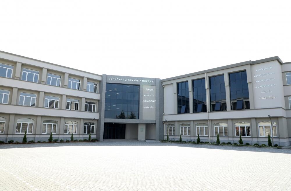 Prezident İlham Əliyev Sabunçu rayonunda 307 saylı orta məktəbdə yaradılan şəraitlə tanış olub