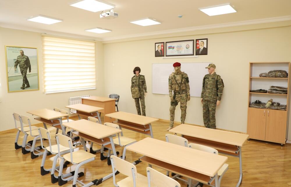 Prezident İlham Əliyev Sabunçu rayonunda 307 saylı orta məktəbdə yaradılan şəraitlə tanış olub