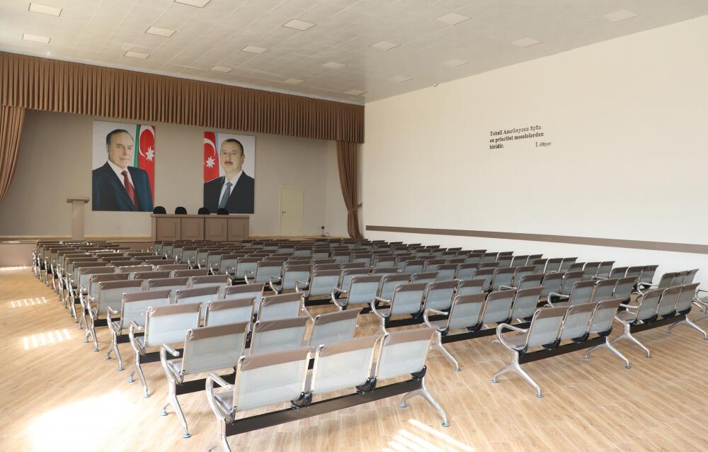 Prezident İlham Əliyev Sabunçu rayonunda 307 saylı orta məktəbdə yaradılan şəraitlə tanış olub