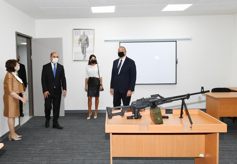 Президент Ильхам Алиев и Первая леди Мехрибан Алиева приняли участие в открытии нового здания Бакинского Европейского лицея
