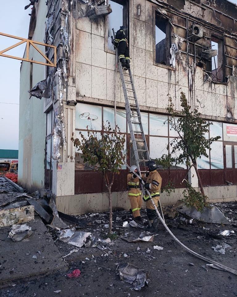 Сильный пожар в гостинице в Дагестане: люди выпрыгивали из окон, есть погибшие