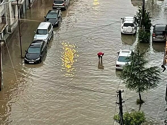 Мощный ливень затопил Батуми