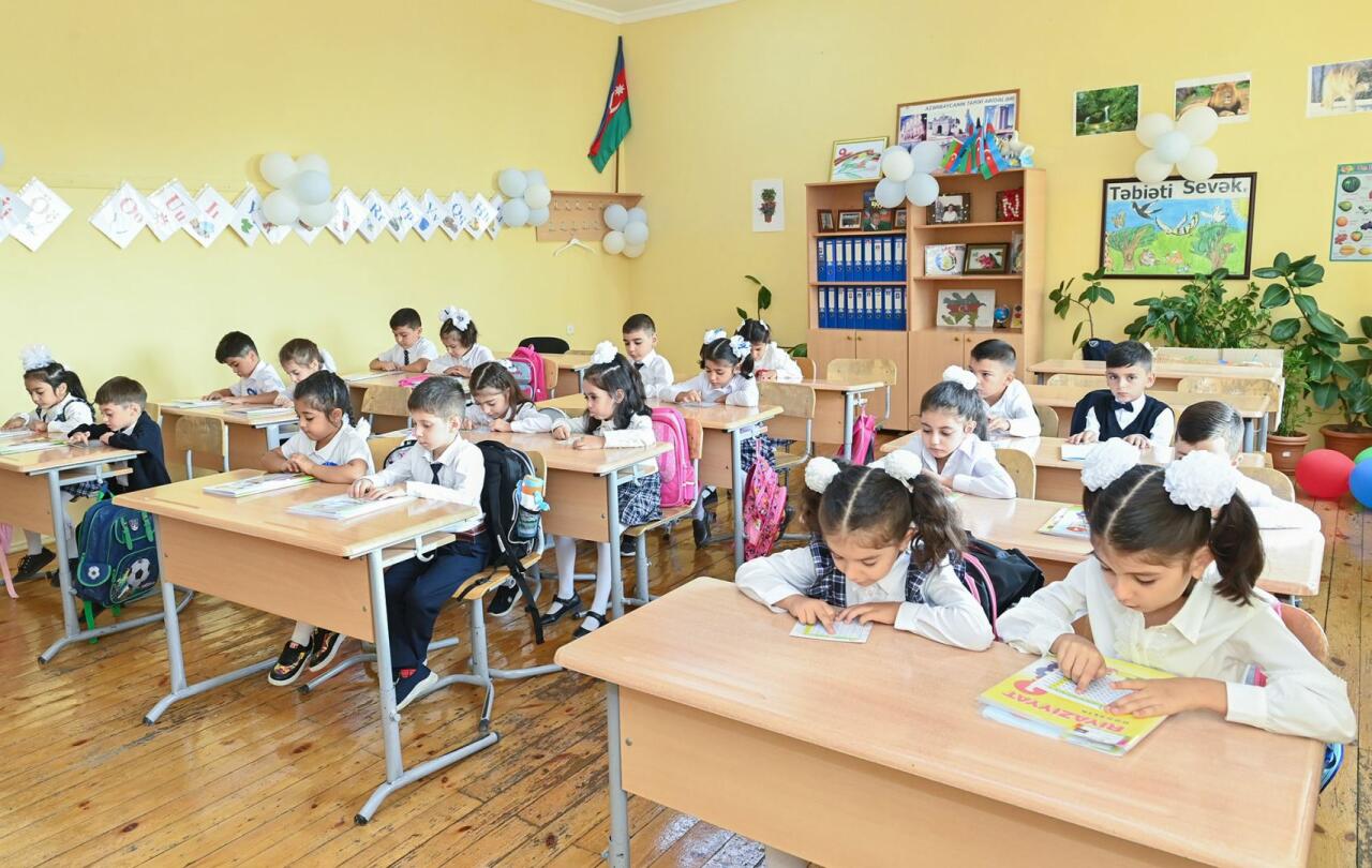 В рамках пилотного проекта в Азербайджане около 45 тыс. учеников получили школьные принадлежности