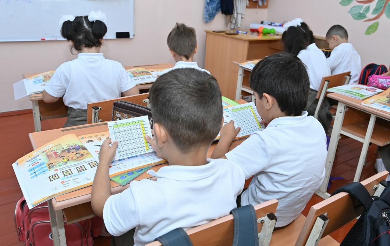 В рамках пилотного проекта в Азербайджане около 45 тыс. учеников получили школьные принадлежности