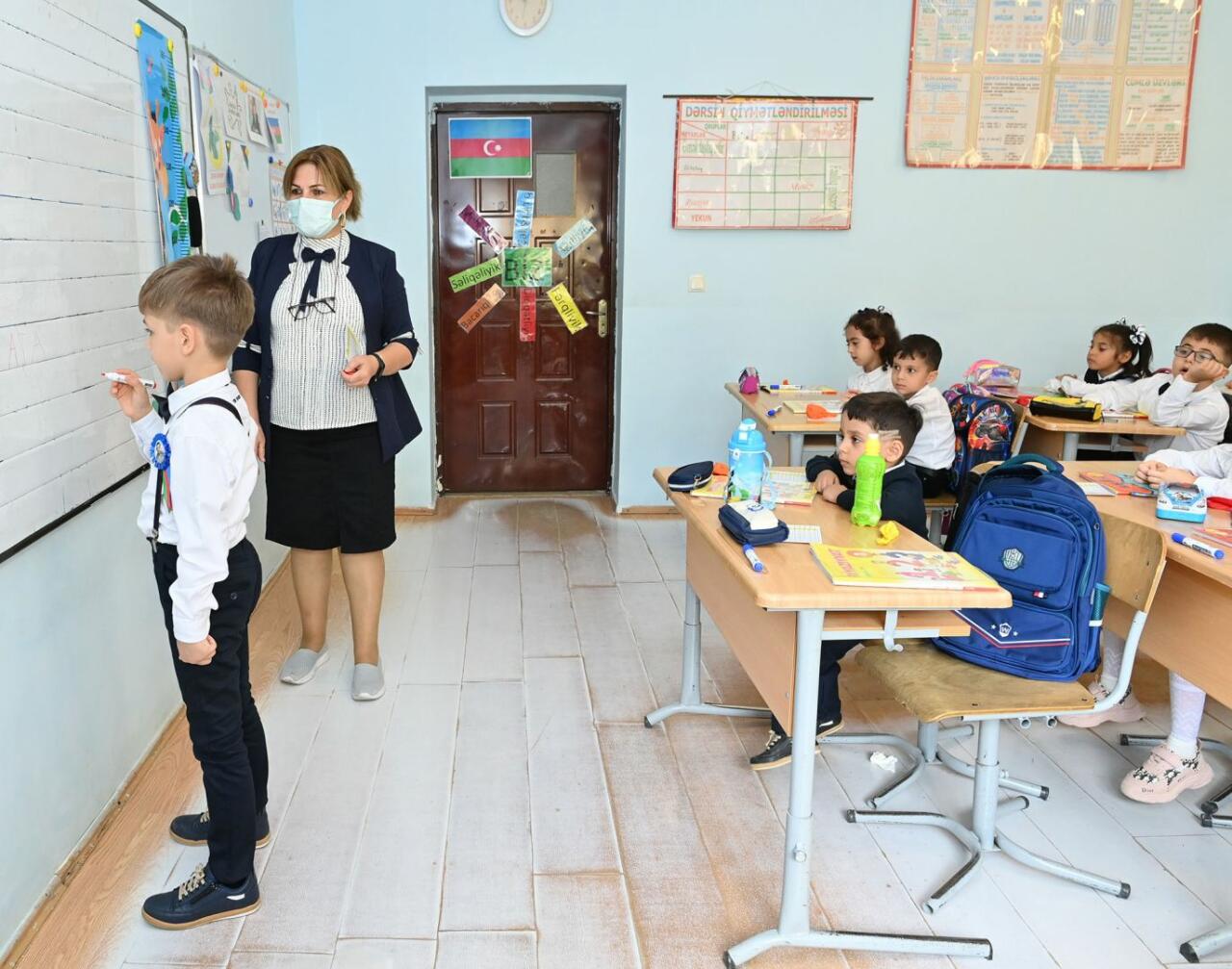 В рамках пилотного проекта в Азербайджане около 45 тыс. учеников получили школьные принадлежности