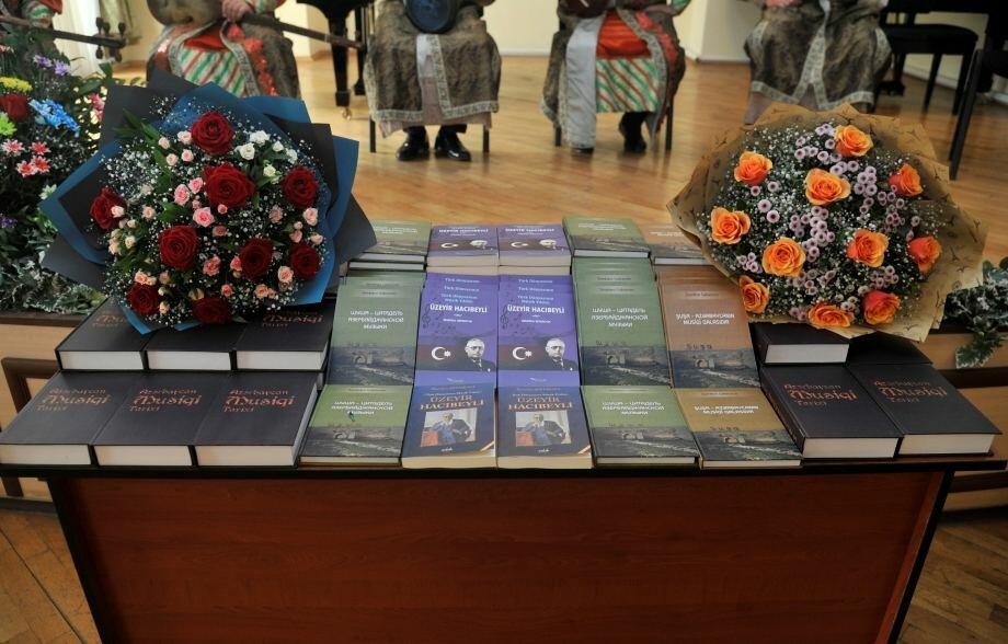 В рамках фестиваля имени Узеира Гаджибейли представлено пять книг академика Земфиры Сафаровой