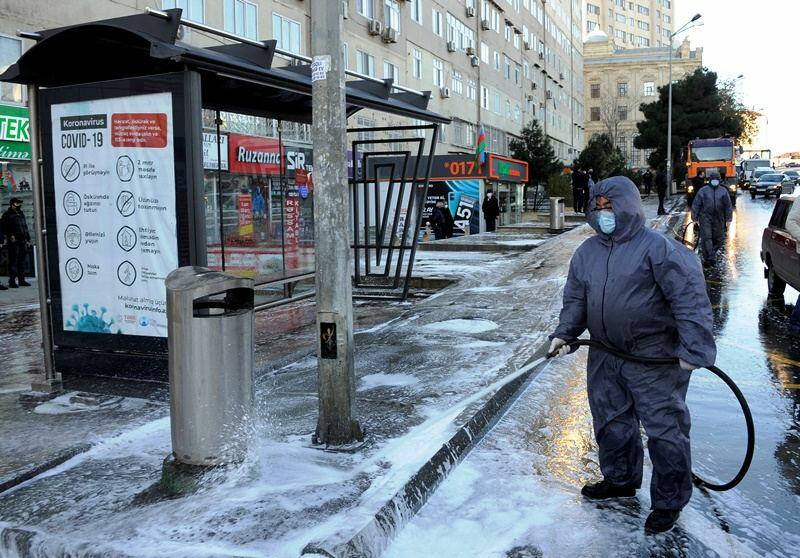 В Баку проводят очередную масштабную дезинфекцию