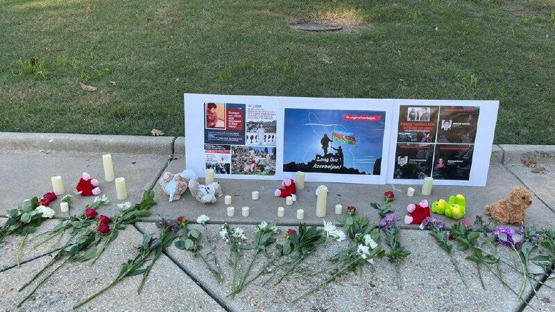 Перед зданием Капитолия в городе Роли почтена память шехидов Отечественной войны