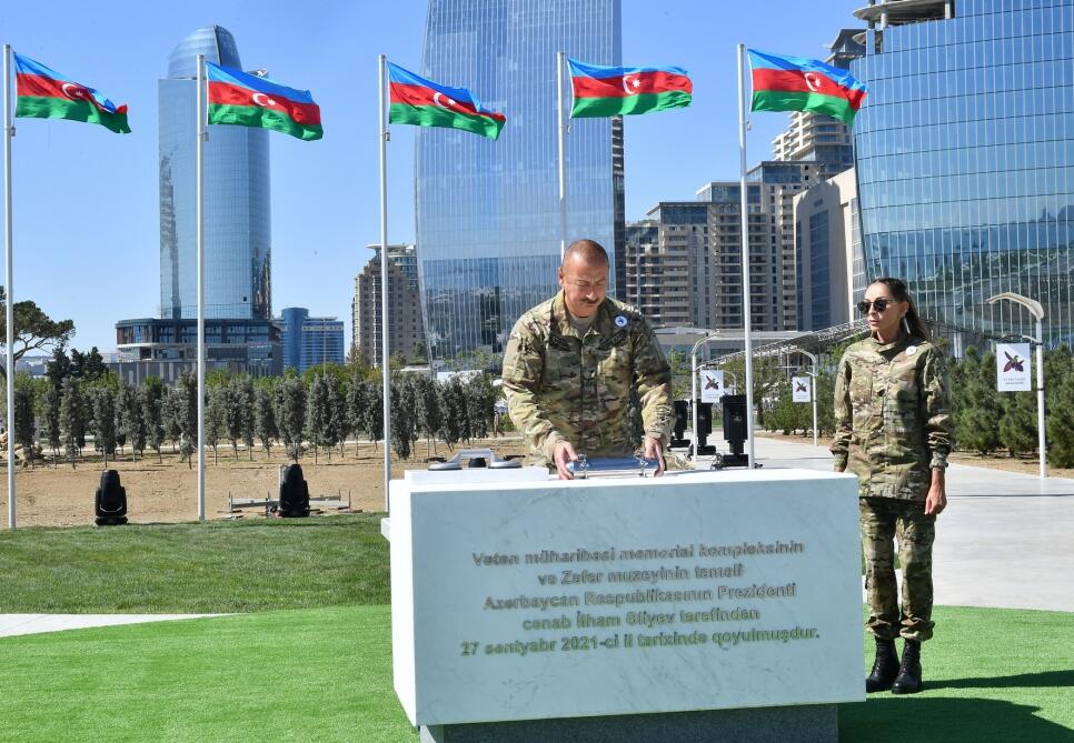 Prezident İlham Əliyev və Birinci xanım Mehriban Əliyeva Vətən müharibəsi zamanı həlak olmuş əsgər və zabitlərimizə ehtiram əlaməti olaraq keçirilən yürüşdə iştirak ediblər