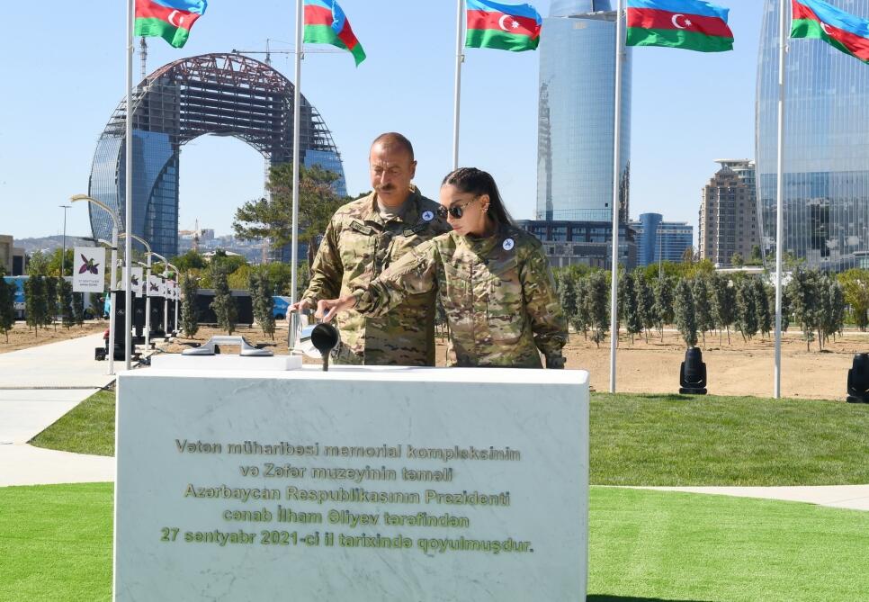 Prezident İlham Əliyev və Birinci xanım Mehriban Əliyeva Vətən müharibəsi zamanı həlak olmuş əsgər və zabitlərimizə ehtiram əlaməti olaraq keçirilən yürüşdə iştirak ediblər
