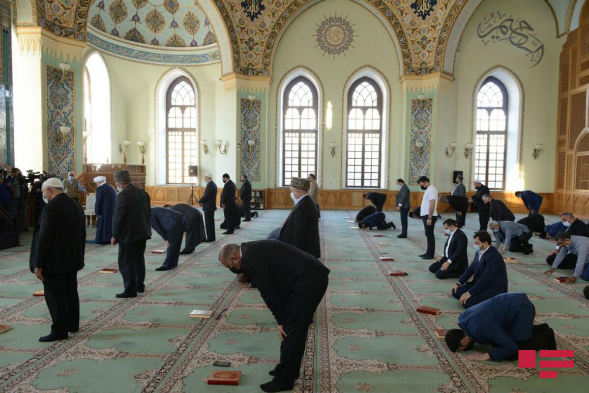 В мечети Тезепир прочитаны молитвы за упокой душ шехидов