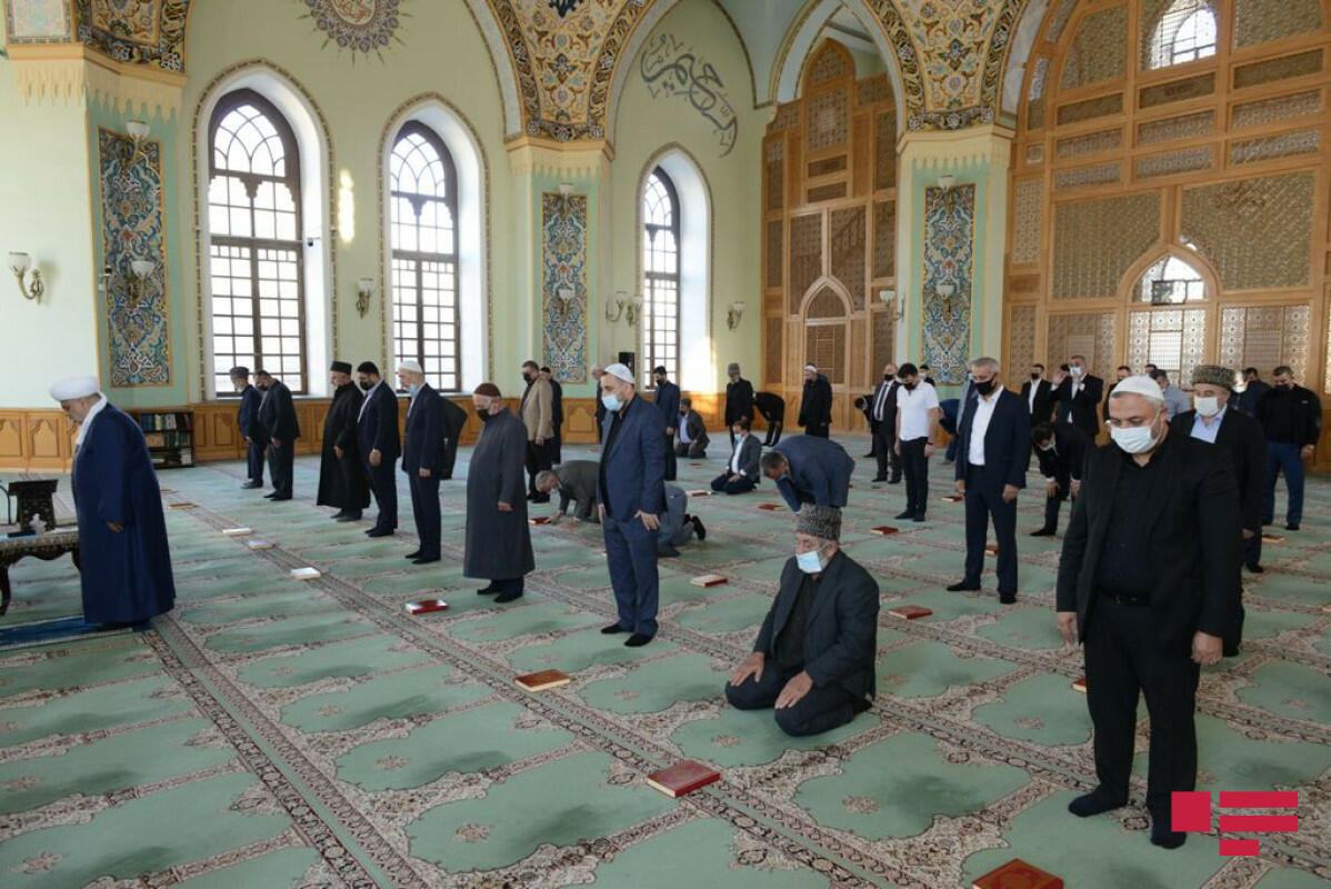 В мечети Тезепир прочитаны молитвы за упокой душ шехидов