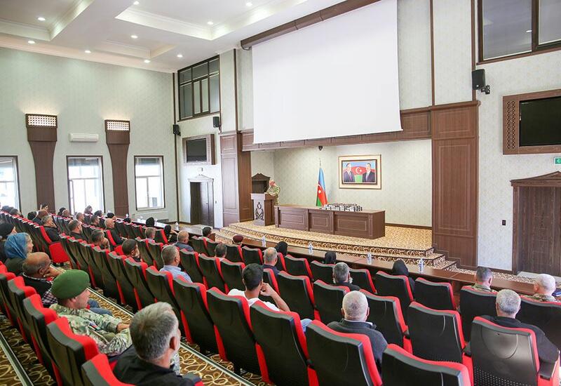 Əlahiddə Ümumqoşun Orduda şəhid ailələrinə müxtəlif orden və medallar təqdim edilib