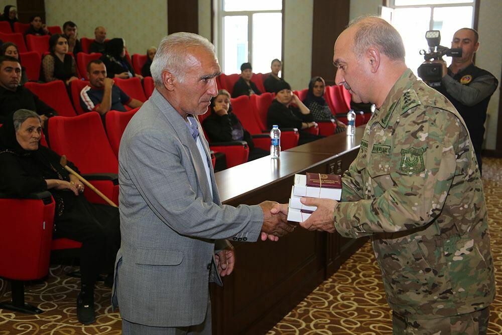Əlahiddə Ümumqoşun Orduda şəhid ailələrinə müxtəlif orden və medallar təqdim edilib