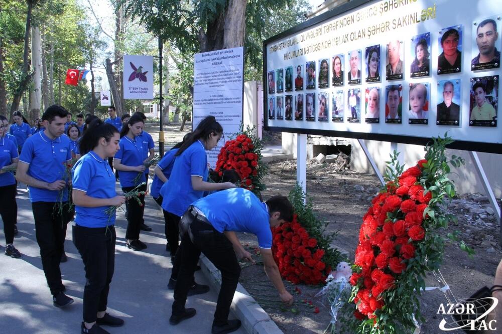 RİİB könüllüləri Gəncədə Ermənistanın raket hücumları nəticəsində həlak olan dinc sakinlərin xatirəsini anıblar