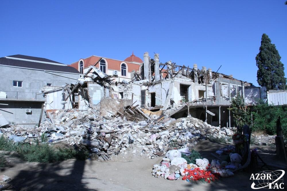 RİİB könüllüləri Gəncədə Ermənistanın raket hücumları nəticəsində həlak olan dinc sakinlərin xatirəsini anıblar