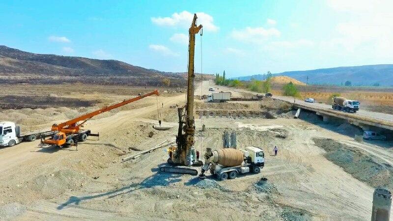 Xudafərin-Qubadlı-Laçın və Xanlıq-Qubadlı avtomobil yollarının inşası sürətlə davam etdirilir