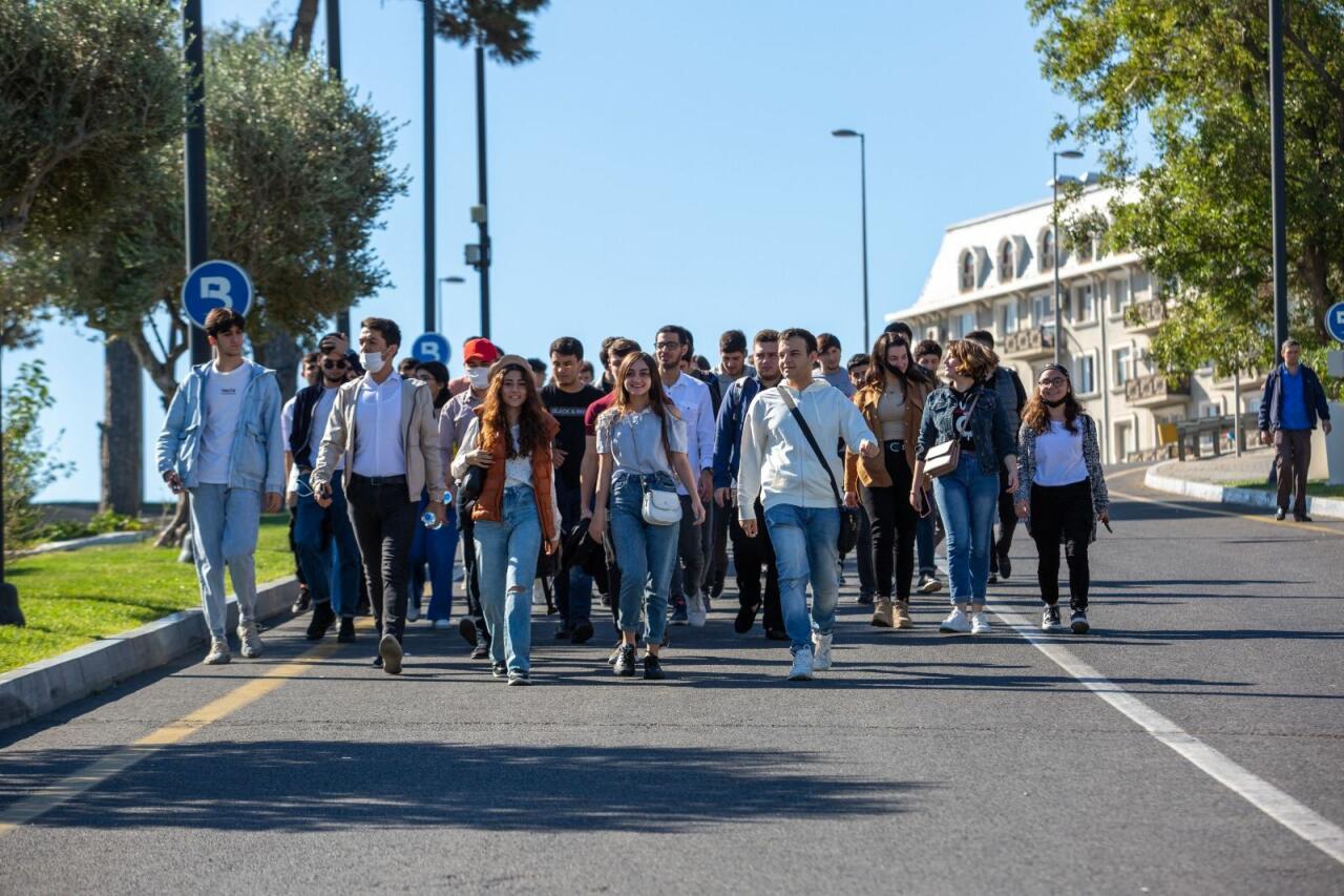 Könüllülərin iştirakı ilə "Vətən var olsun!" adlı fləşmob keçirilib