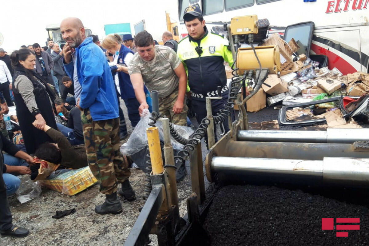 В Гаджигабуле пассажирский автобус совершил жуткую аварию - 12 пострадавших