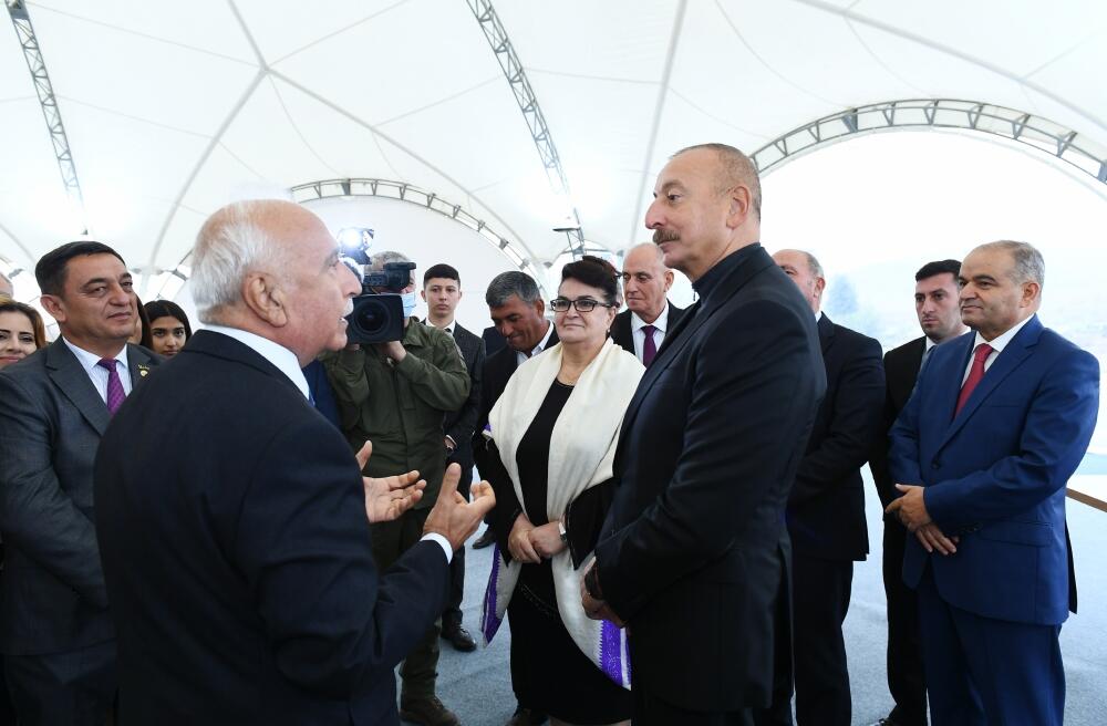 Президент Ильхам Алиев встретился с представителями общественности Джебраила