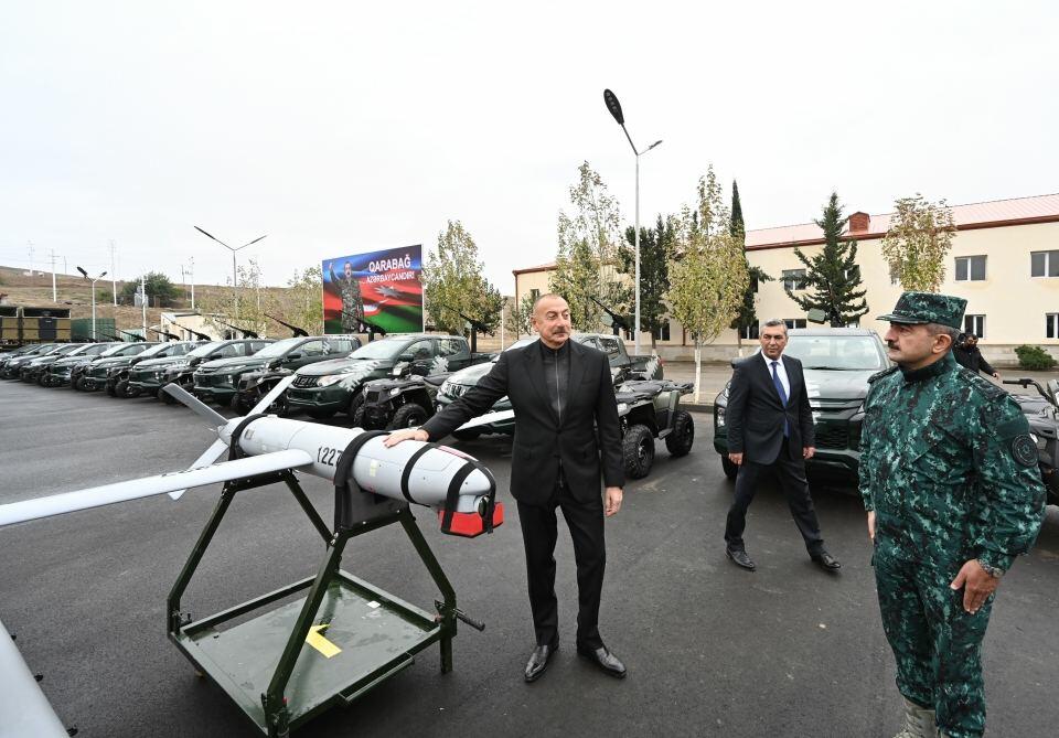 Знаменательные кадры: Президент Ильхам Алиев осмотрел БПЛА Harop в Джебраиле