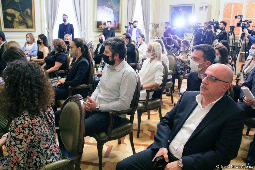 В Баку прошла церемония вручения государственных наград деятелям культуры