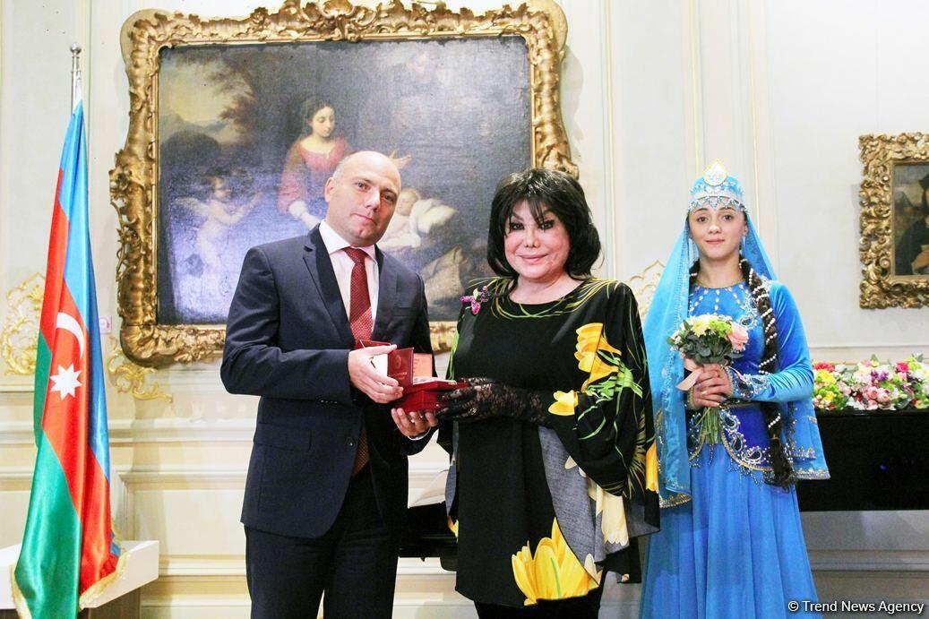 В Баку прошла церемония вручения государственных наград деятелям культуры