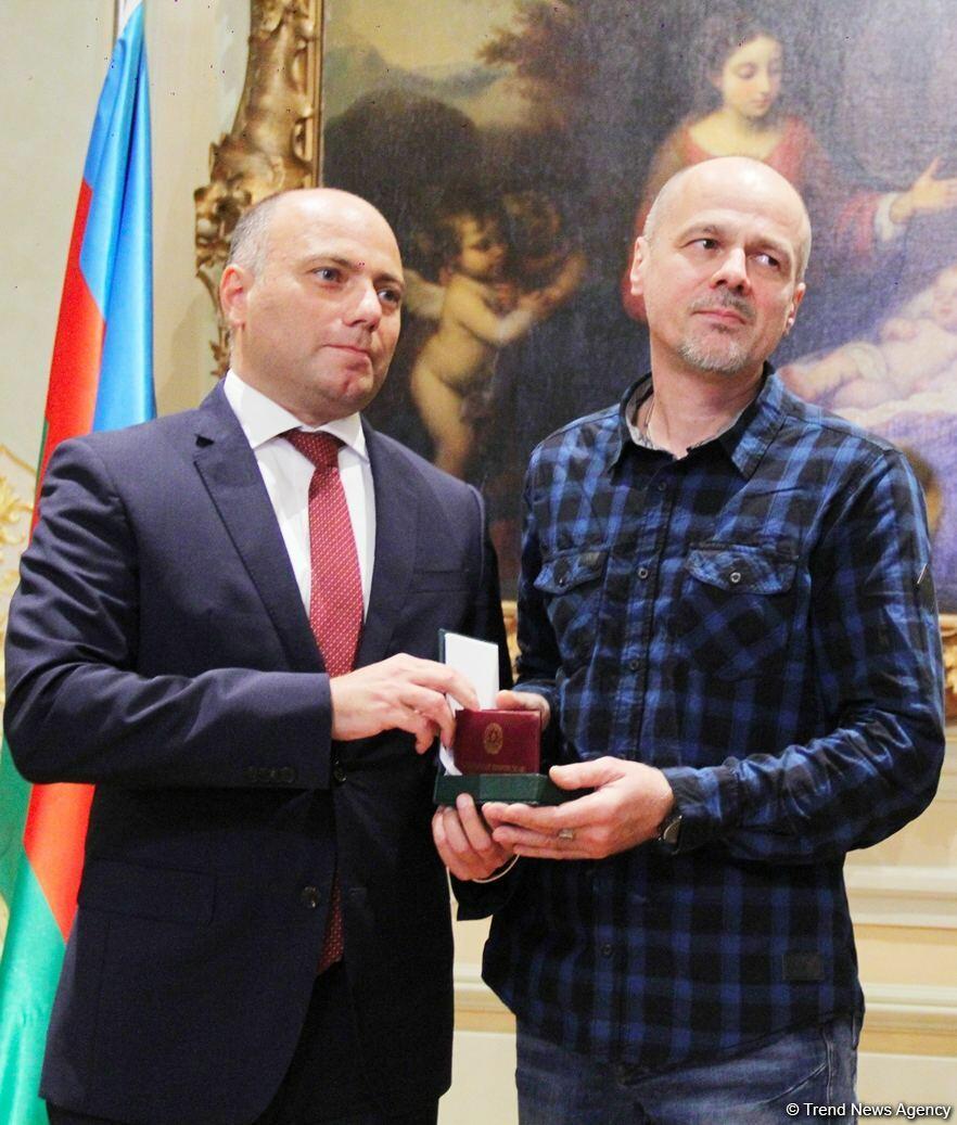 В Баку прошла церемония вручения государственных наград деятелям культуры