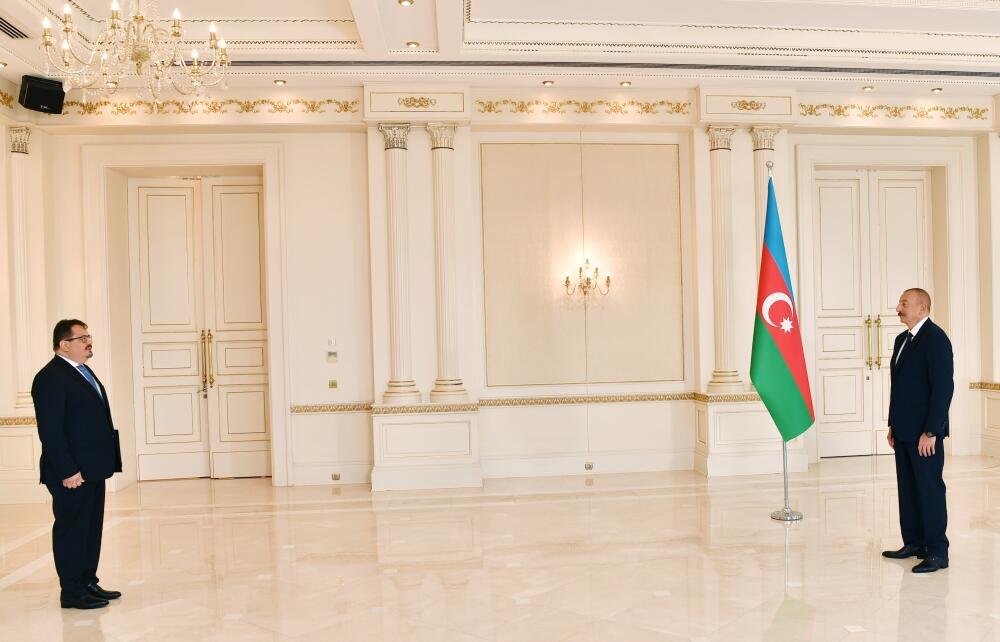 Президент Ильхам Алиев принял верительные грамоты новоназначенного руководителя представительства ЕС в Азербайджане