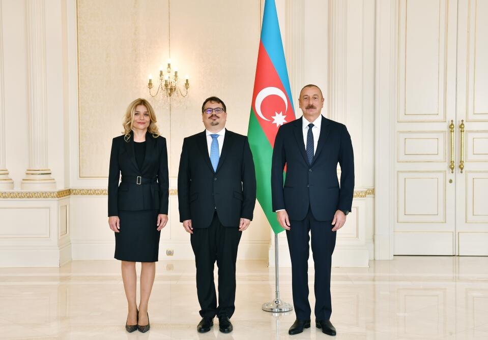 Президент Ильхам Алиев принял верительные грамоты новоназначенного руководителя представительства ЕС в Азербайджане