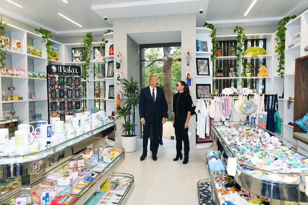 Президент Ильхам Алиев и Первая леди Мехрибан Алиева приняли участие в открытии после реконструкции Бакинского зоологического парка