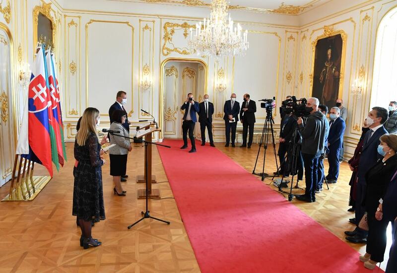 Состоялся совместный брифинг спикеров парламентов Азербайджана и Словакии