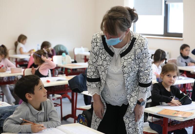 Невакцинированных сотрудников школ Грузии будут тестировать еженедельно
